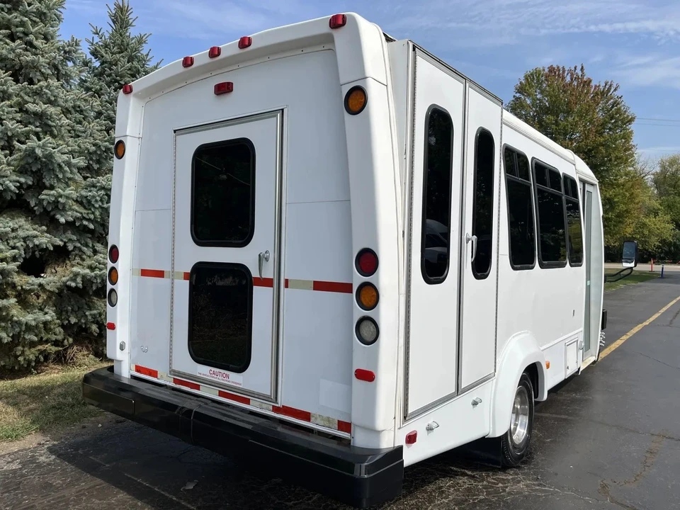 2015 Ford Econoline Van - Image 9 of 12