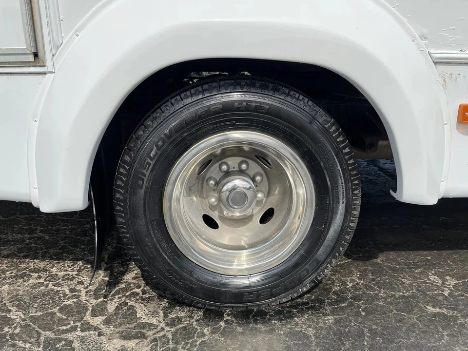 2015 Ford Econoline Van - Image 6 of 12