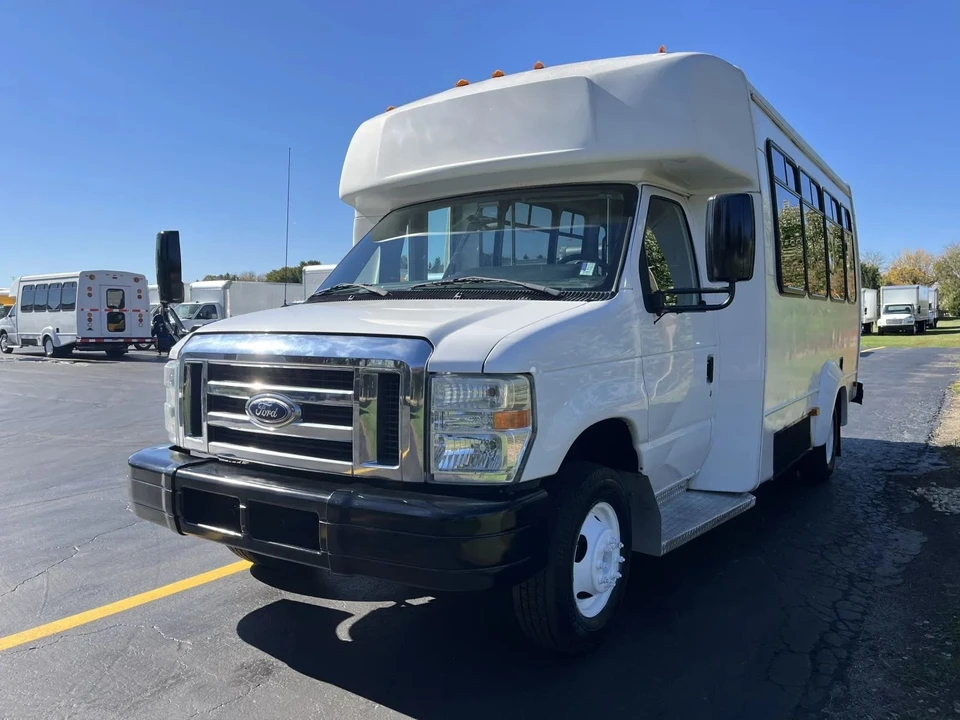 2015 Ford Econoline Van - Image 5 of 12
