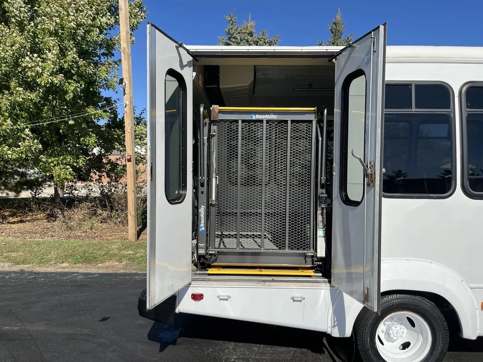 2015 Ford Econoline Van - Image 9 of 12