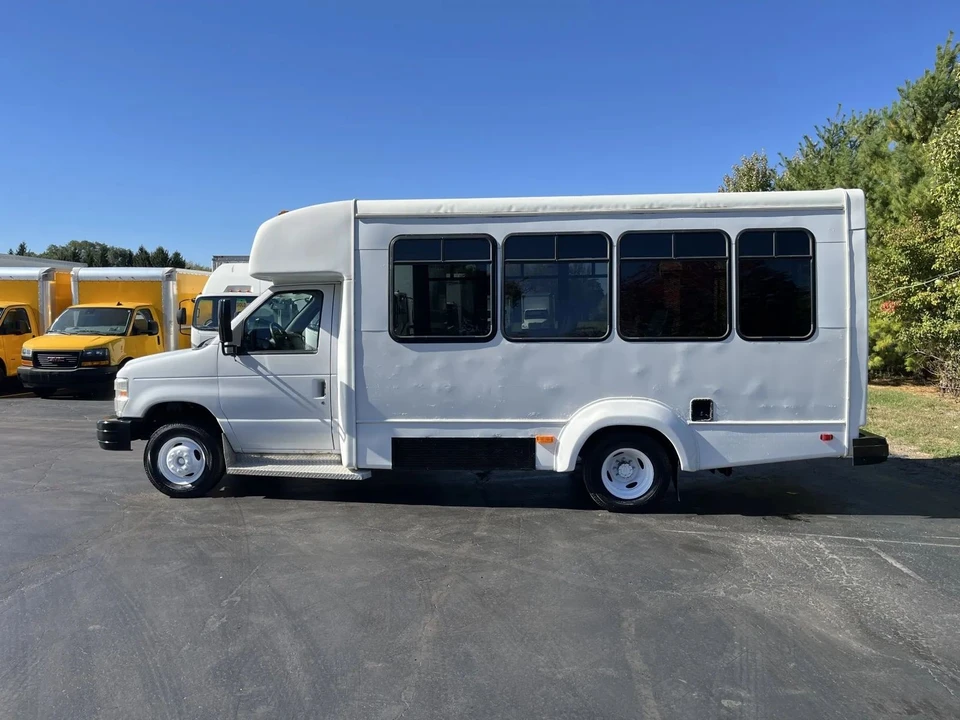 2015 Ford Econoline Van - Image 2 of 12