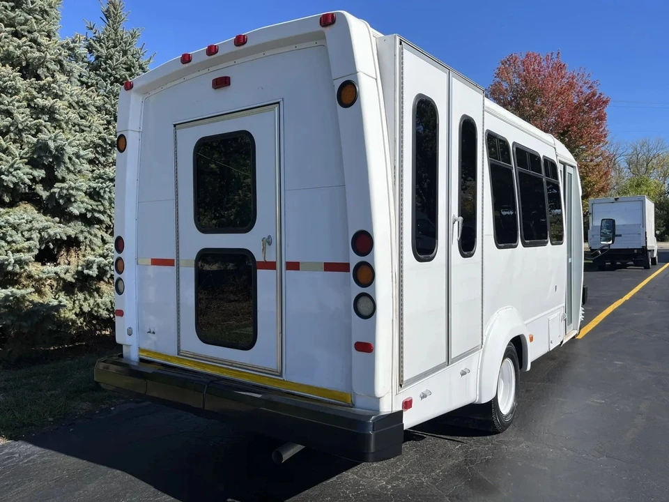 2015 Ford Econoline Van - Image 11 of 12