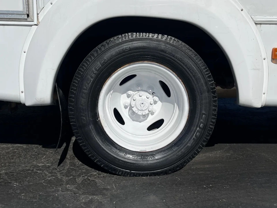 2015 Ford Econoline Van - Image 8 of 12
