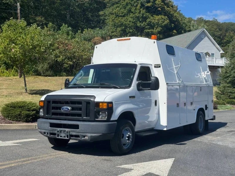2015 Ford Econoline Van - Image 2 of 12