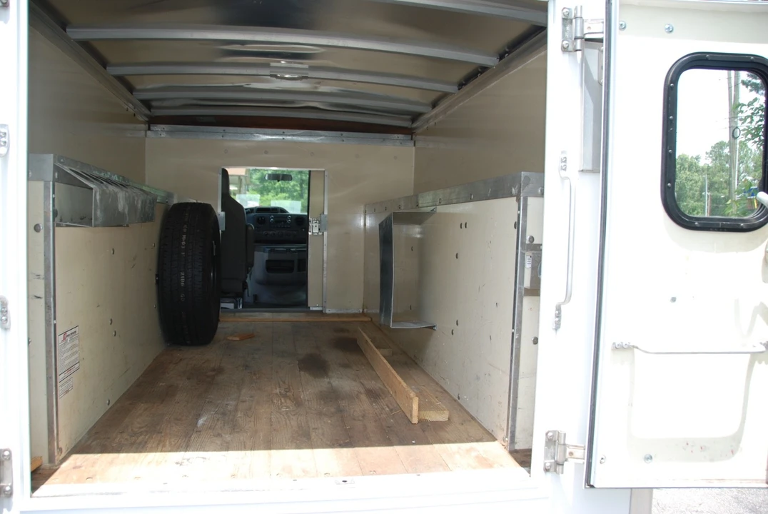 2015 Ford Econoline Van - Image 20 of 21