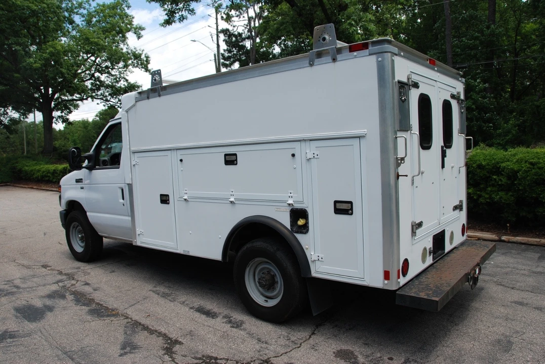 2015 Ford Econoline Van - Image 13 of 21