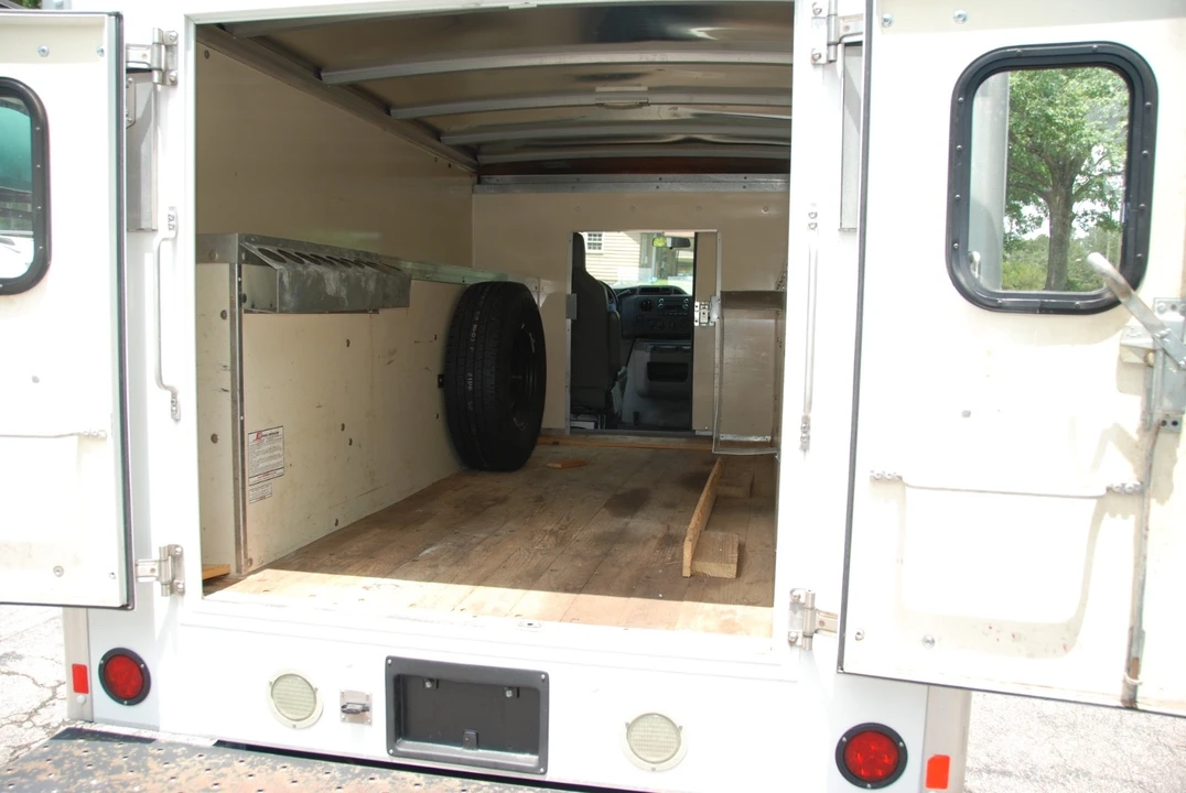 2015 Ford Econoline Van - Image 17 of 21