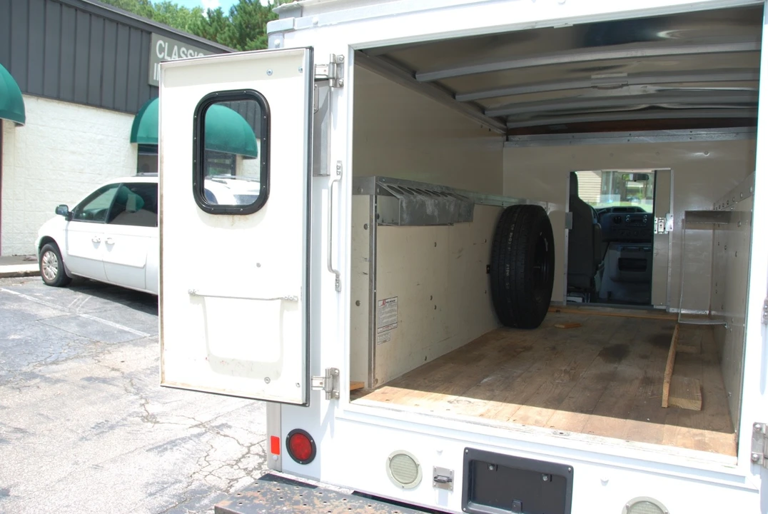 2015 Ford Econoline Van - Image 18 of 21