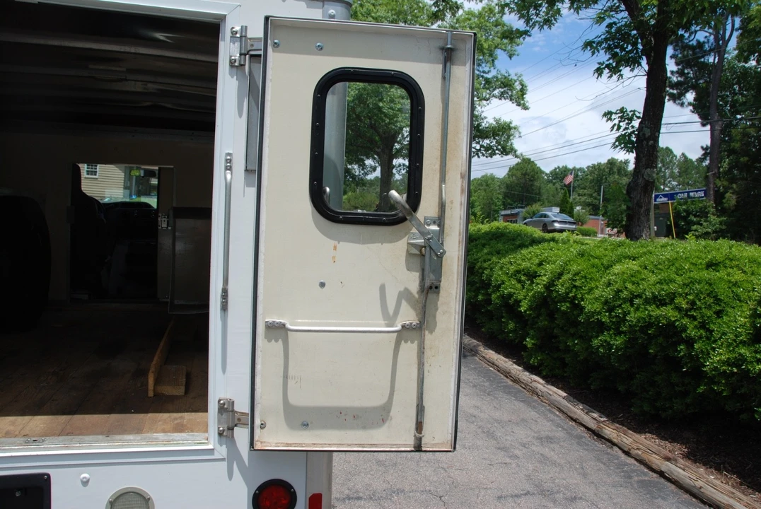 2015 Ford Econoline Van - Image 19 of 21