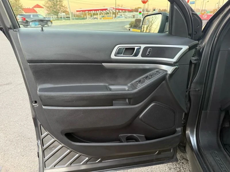 2015 Ford Explorer 5th Gen - Image 11 of 12