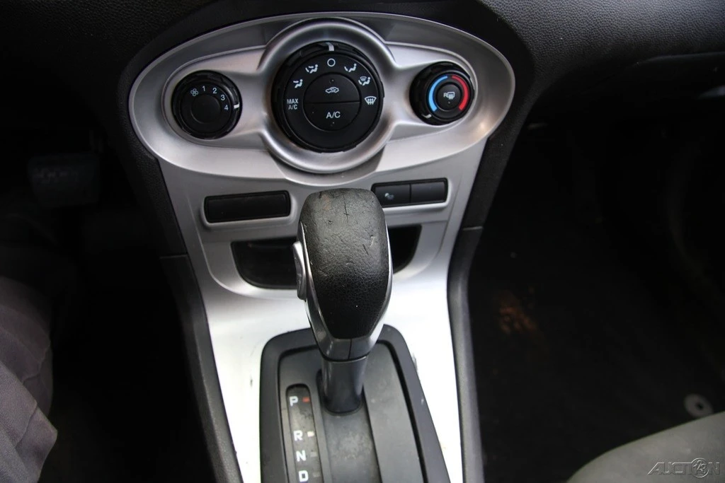 2015 Ford Fiesta - Image 17 of 21