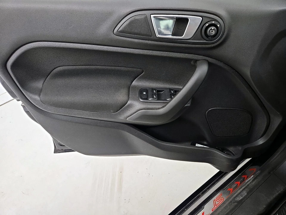 2015 Ford Fiesta - Image 13 of 26