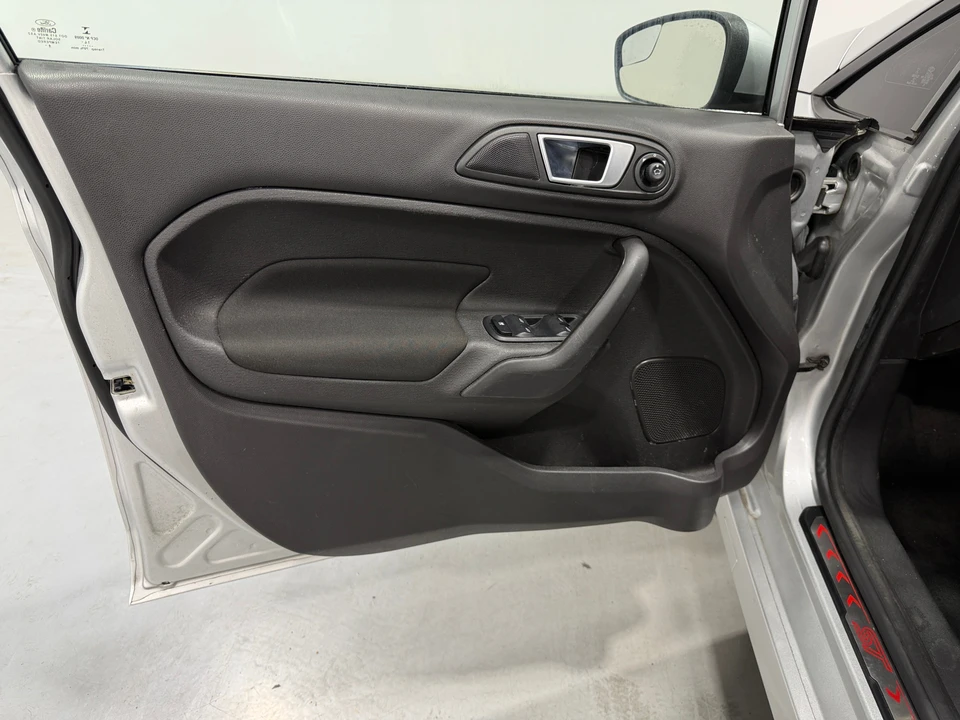 2015 Ford Fiesta - Image 10 of 31