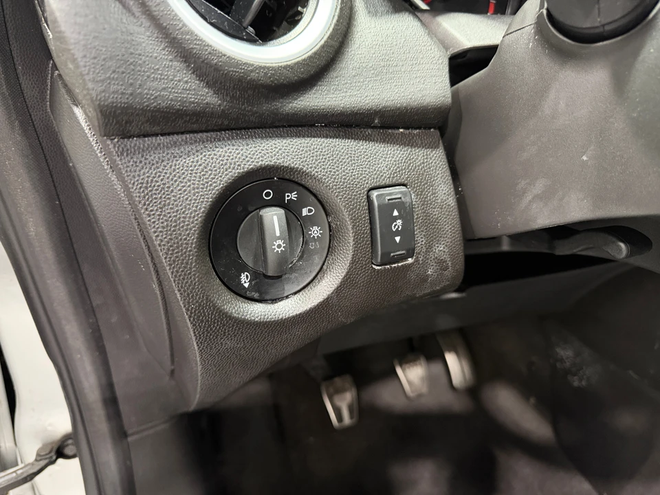 2015 Ford Fiesta - Image 4 of 31