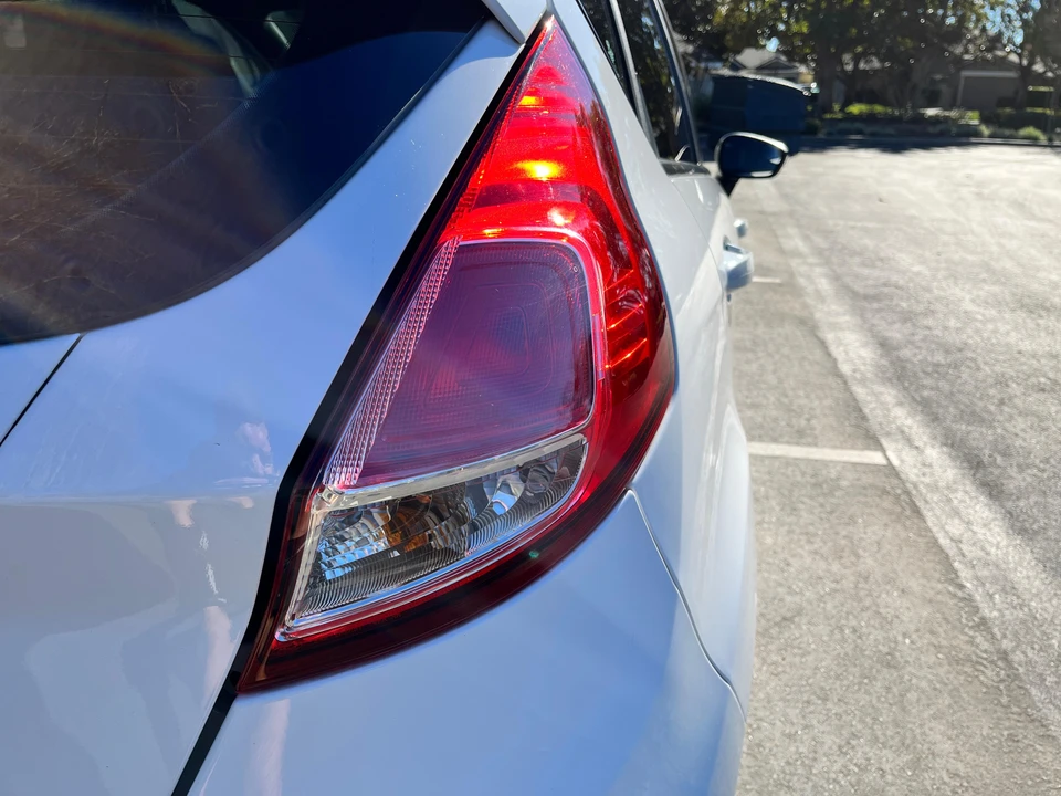 2015 Ford Fiesta - Image 14 of 28