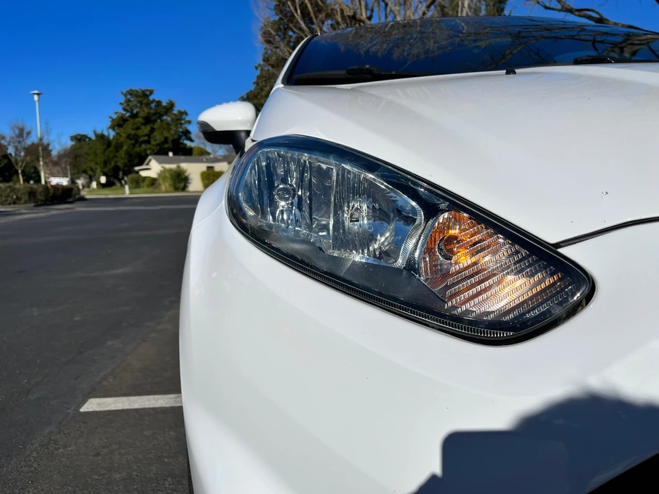 2015 Ford Fiesta - Image 9 of 28