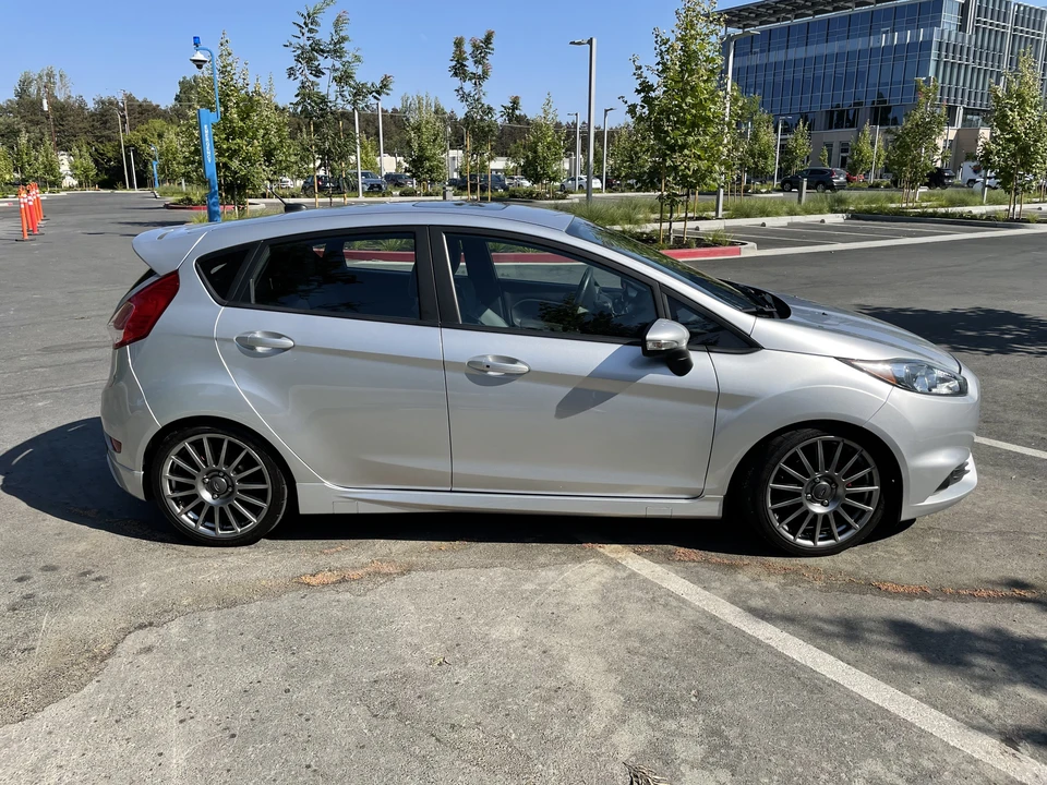 2015 Ford Fiesta - Image 16 of 31
