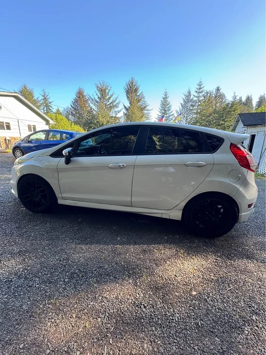 2015 Ford Fiesta - Image 8 of 13