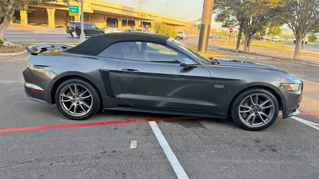 2015 Ford Mustang Convertible 2D