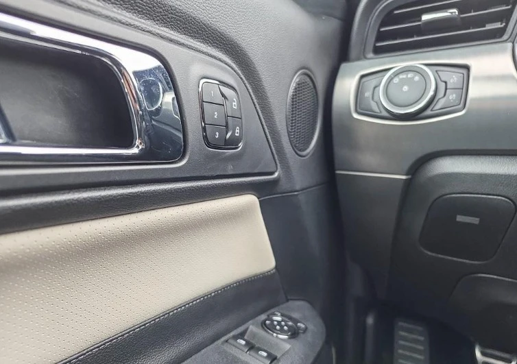 2015 Ford S550 Mustang - Image 11 of 12