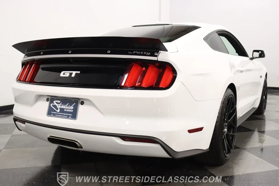 2015 Ford S550 Mustang - Image 13 of 21