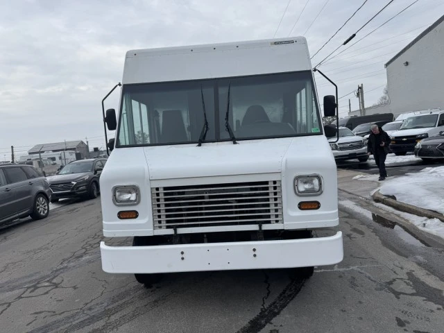 2015 Ford Econoline Van - Image 2 of 13
