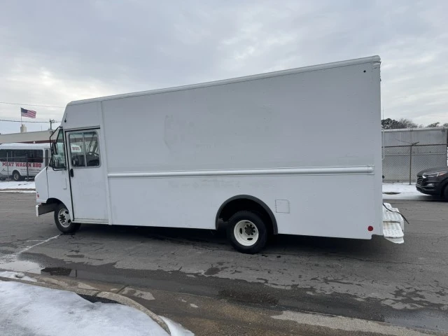 2015 Ford Econoline Van - Image 8 of 13