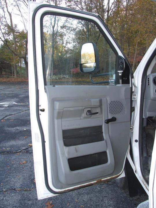 2015 Ford Econoline Van - Image 9 of 21