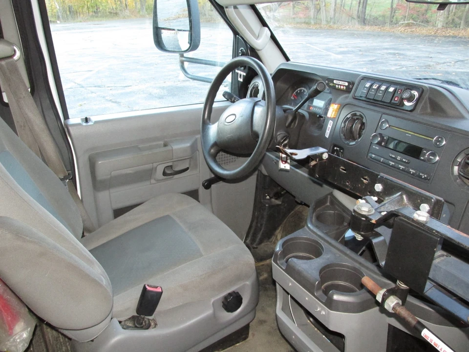 2015 Ford Econoline Van - Image 12 of 21