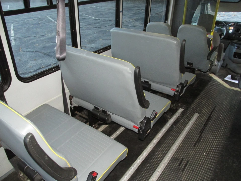 2015 Ford Econoline Van - Image 16 of 21