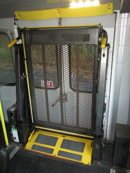 2015 Ford Econoline Van - Image 18 of 21