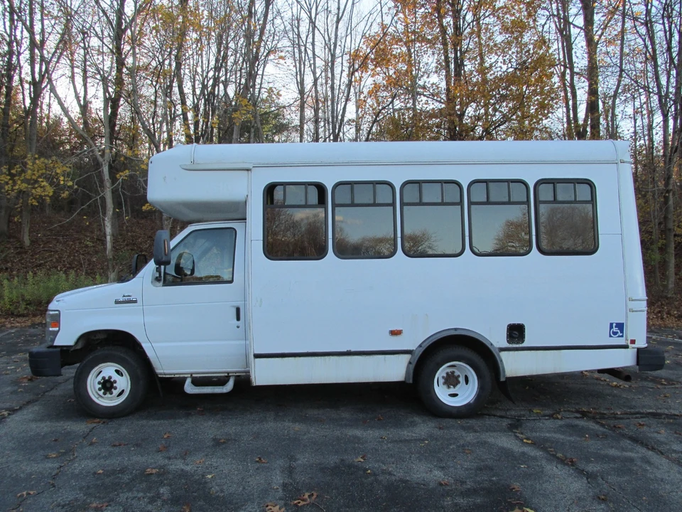 2015 Ford Econoline Van - Image 2 of 21