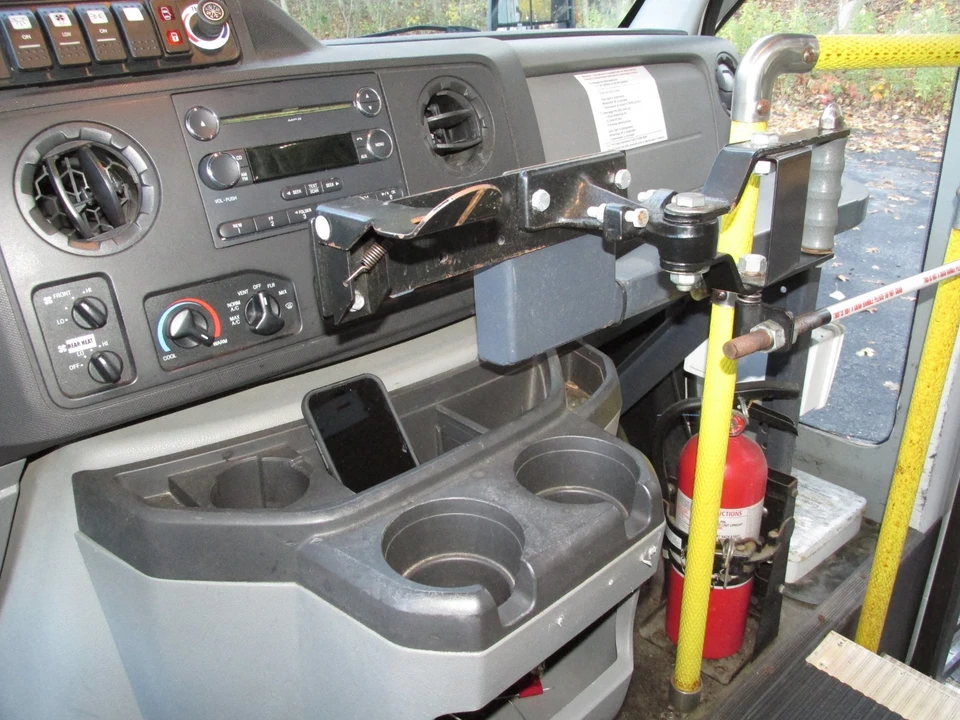 2015 Ford Econoline Van - Image 11 of 21
