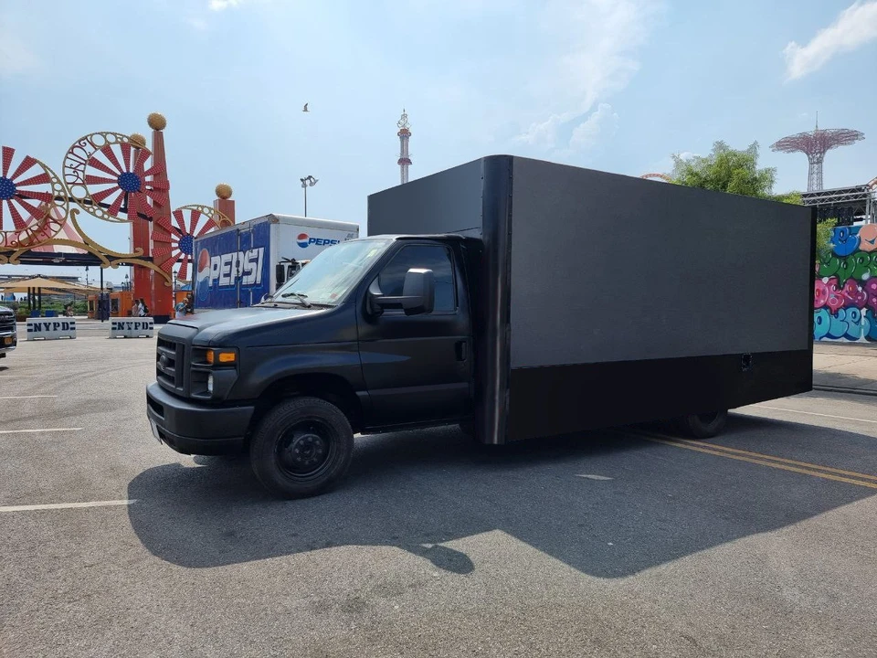 2015 Ford Econoline Van - Image 6 of 8