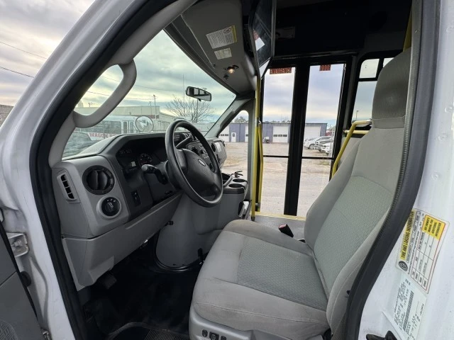 2015 Ford Econoline Van - Image 9 of 14