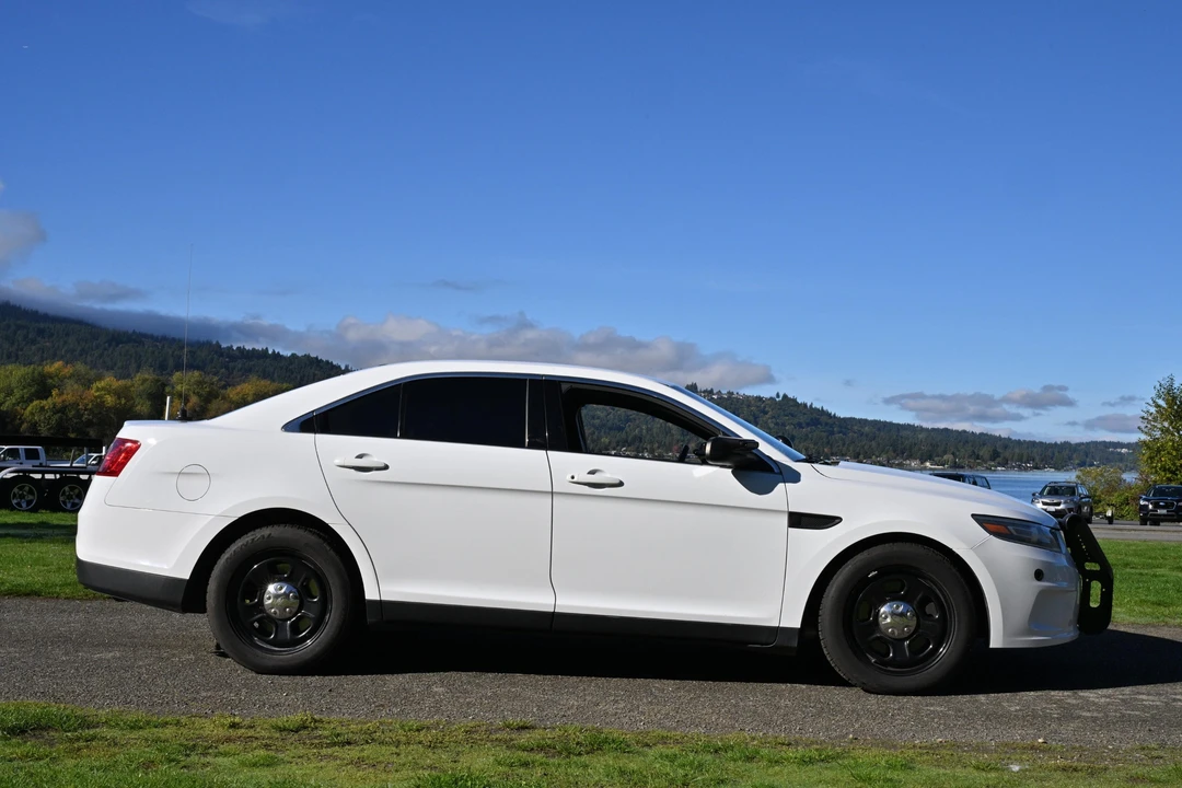 2015 Ford Taurus 6th Gen - Image 10 of 31