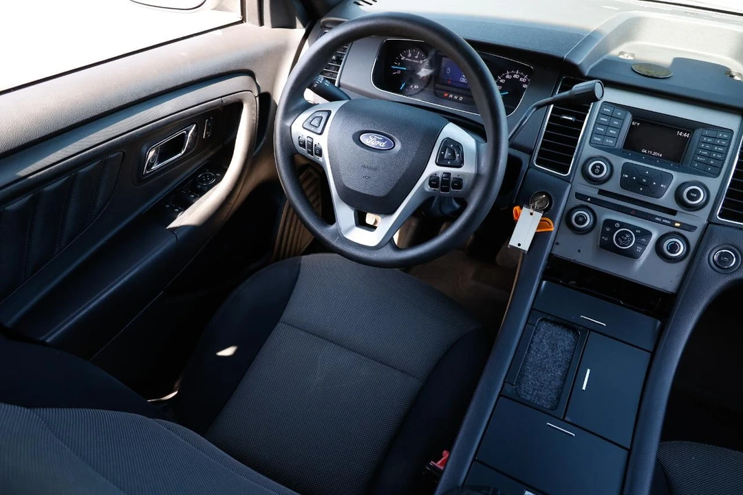 2015 Ford Taurus 6th Gen - Image 19 of 21