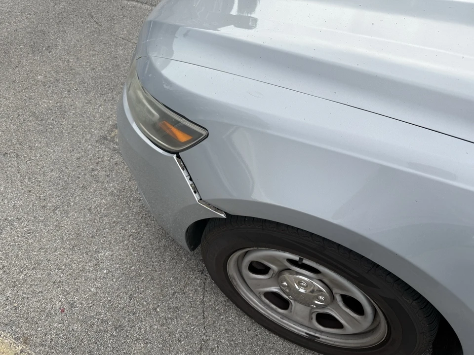 2015 Ford Taurus - Image 11 of 17