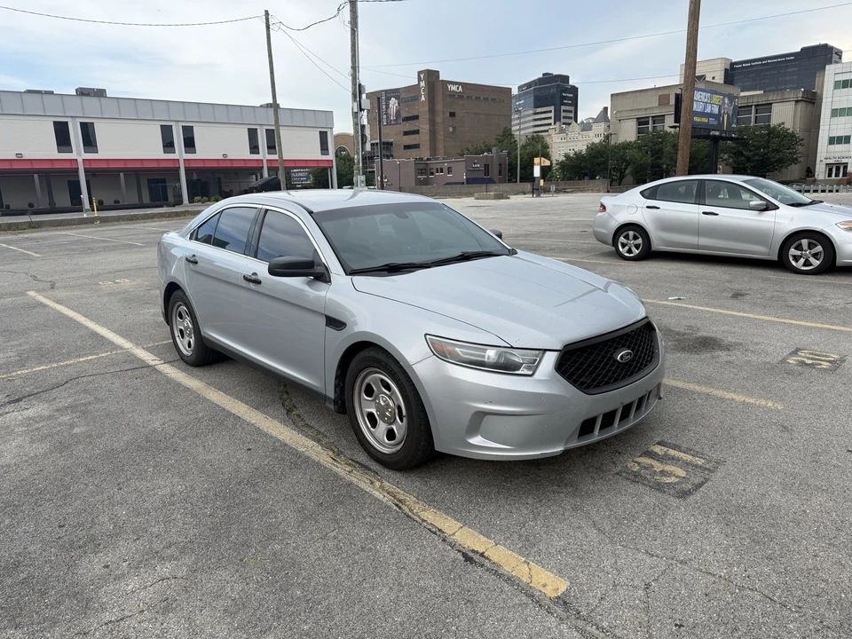 2015 Ford Taurus - Image 2 of 17