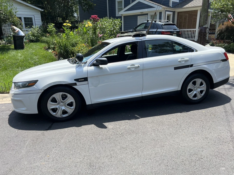 2015 Ford Taurus 6th Gen - Image 3 of 31