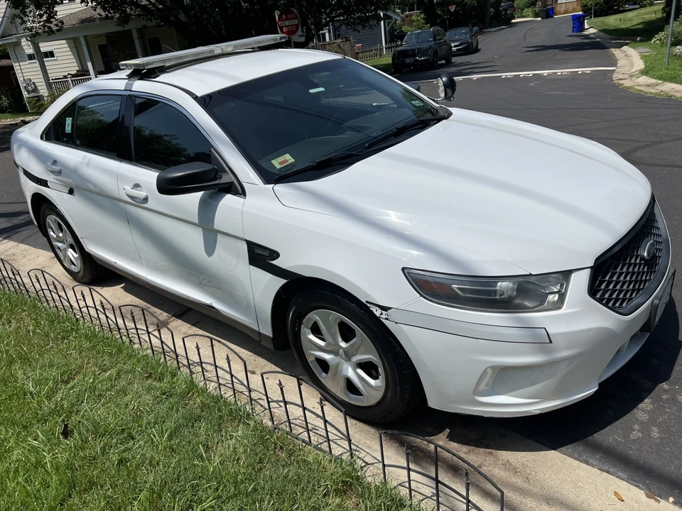 2015 Ford Taurus 6th Gen - Image 2 of 31