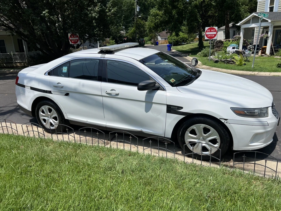 2015 Ford Taurus 6th Gen - Image 18 of 31