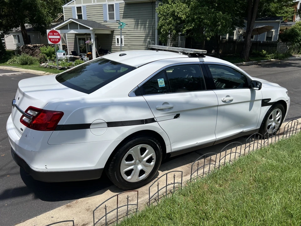 2015 Ford Taurus 6th Gen - Image 20 of 31