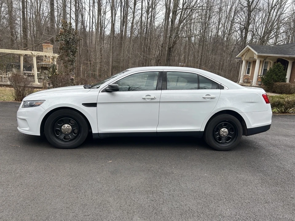 2015 Ford Taurus 6th Gen - Image 3 of 12
