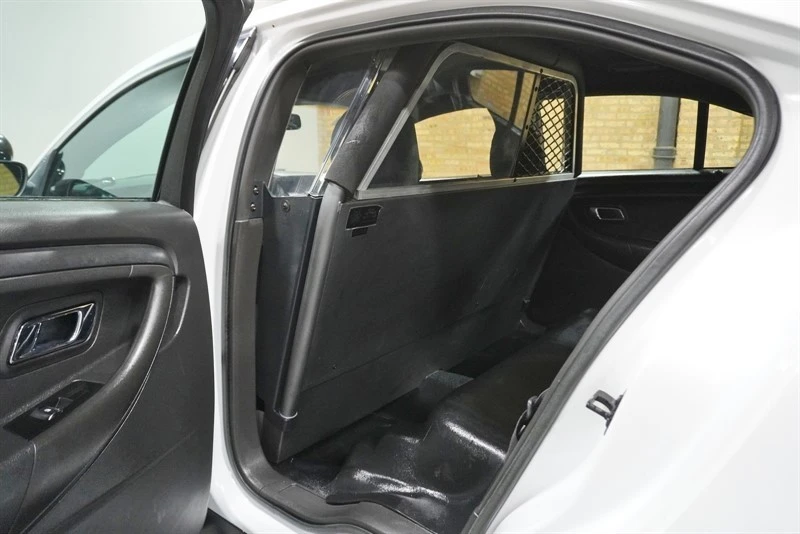 2015 Ford Taurus 6th Gen - Image 30 of 31