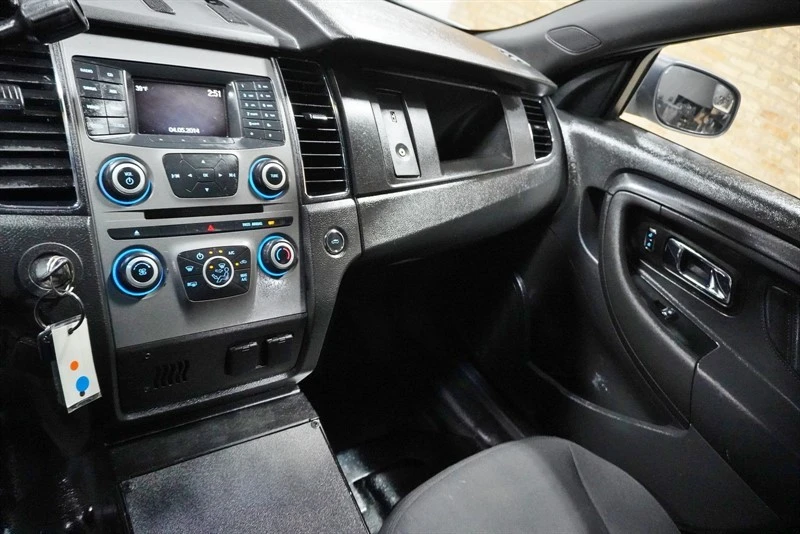 2015 Ford Taurus 6th Gen - Image 28 of 31
