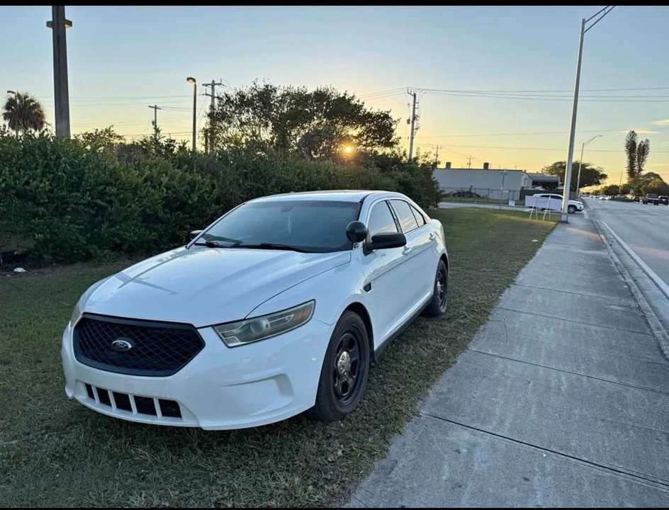 2015 Ford Taurus 6th Gen - Image 2 of 20