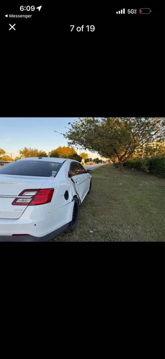 2015 Ford Taurus 6th Gen - Image 15 of 20