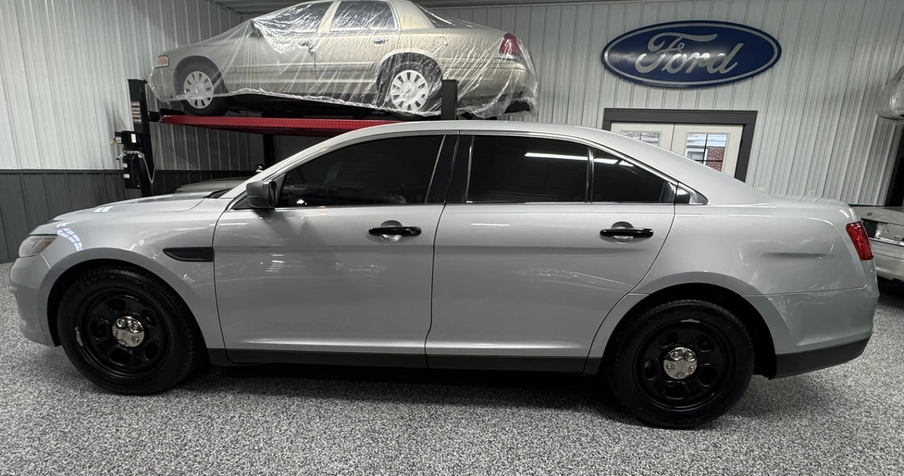 2015 Ford Taurus 6th Gen - Image 2 of 28