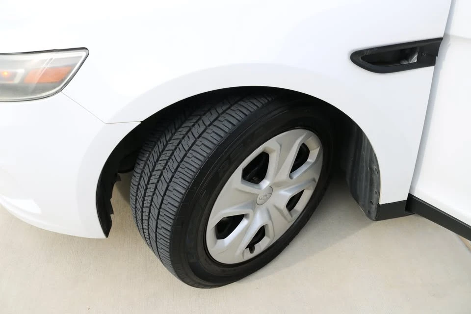 2015 Ford Taurus 6th Gen - Image 9 of 20